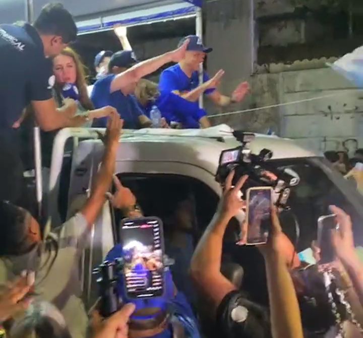 Comemoração de Paulinho e Joanna sai em carreata para a Zona Norte