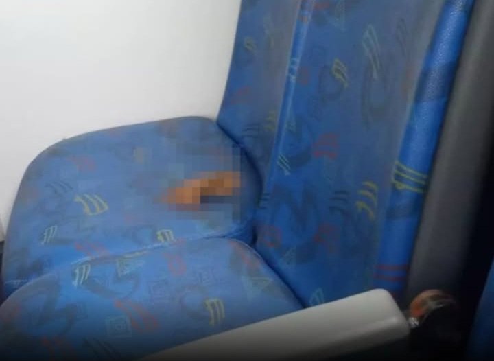 Passageiro faz cocô em ônibus após se irritar com atitude do motorista