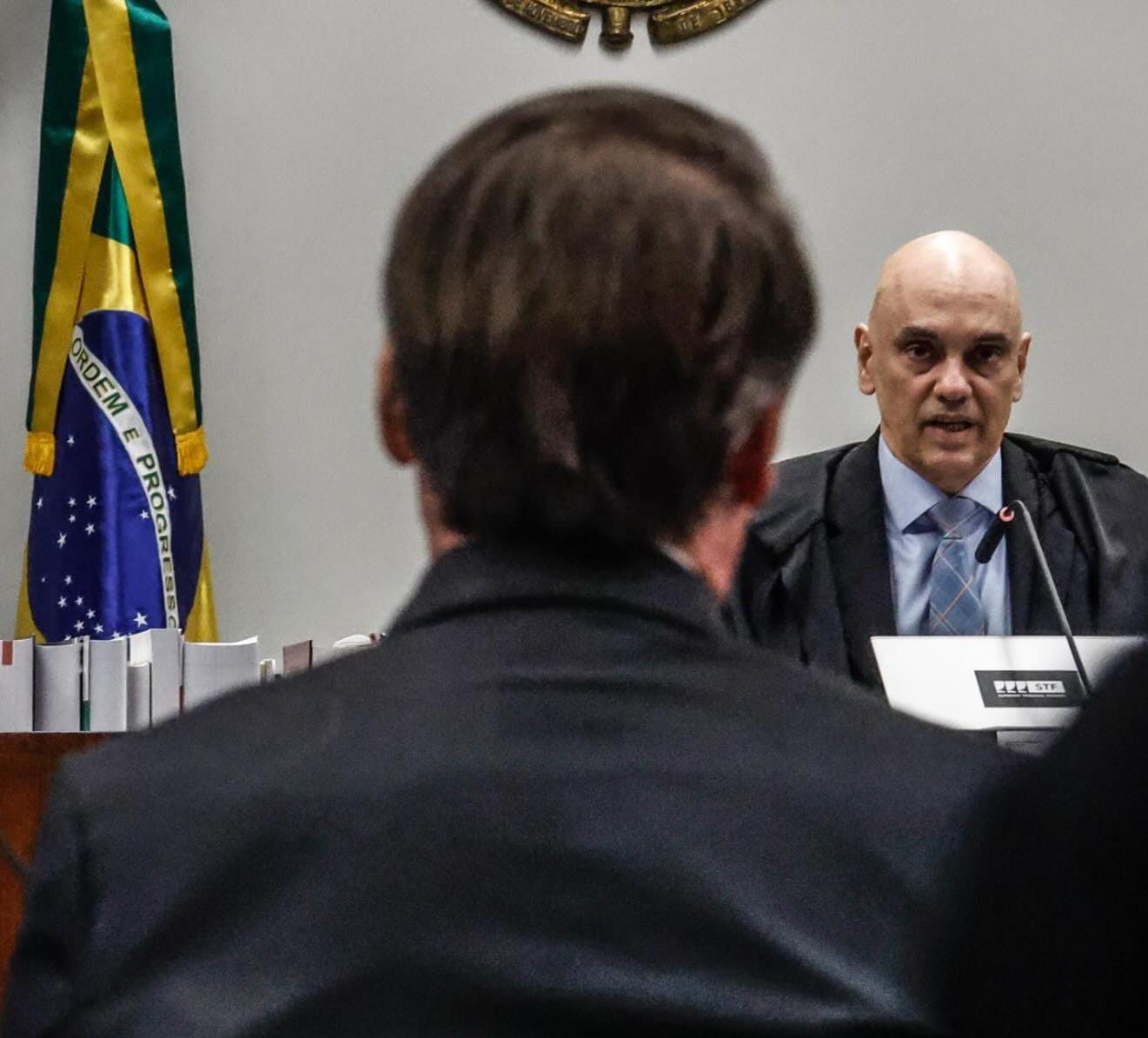Moraes Ironiza pedido e marca julgamento para 9h02
