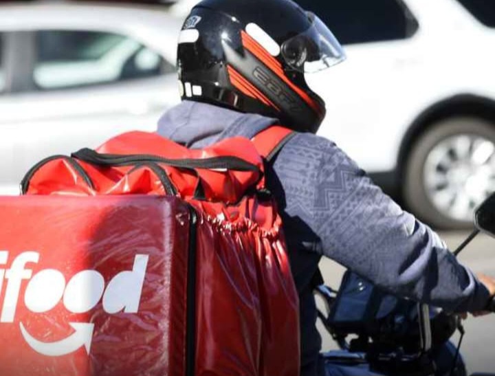 Nova lei obriga empresas de aplicativo a fornecer equipamentos de segurança a entregadores no RN
