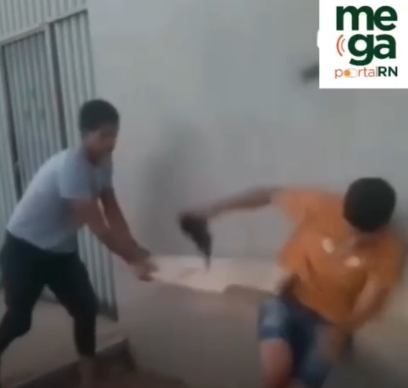 Suspeito de furto é contido e agredido por populares