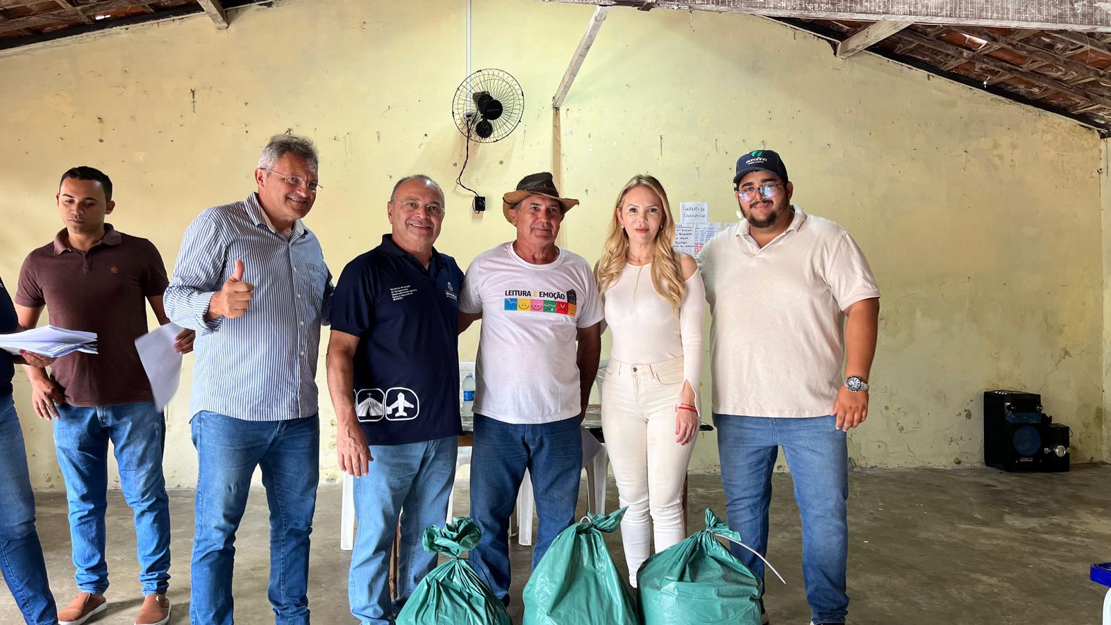 Prefeitura São Gonçalo doa silagem excedente da Agrofest 2025 para criadores da zona rural