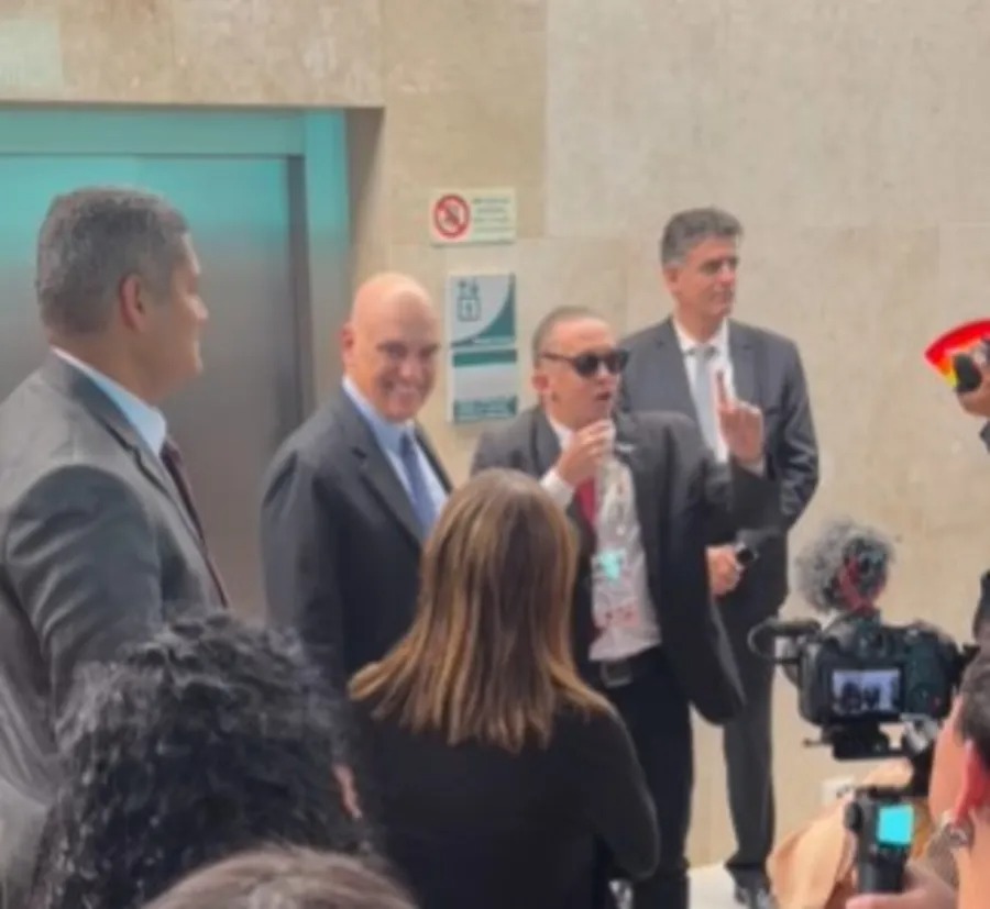 Alexandre de Moraes encontra “advogado” Mizael Silva em evento do STF