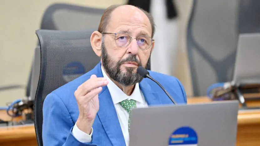 Deputado critica cota de candidaturas de mulheres nas eleições: “Hipocrisia”