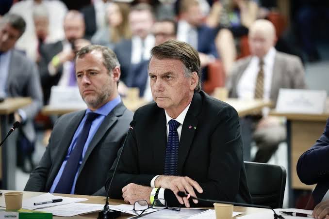 Bolsonaro no banco dos réus: Julgamento retoma amanhã