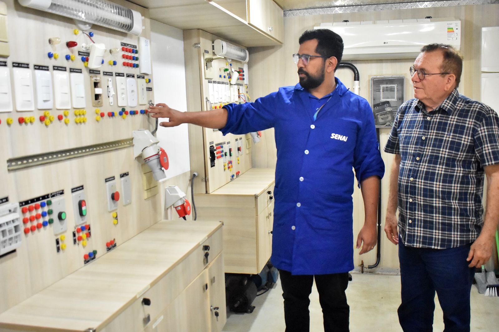 Prefeitura de São Gonçalo oferece curso de eletricista predial em parceria com o Senai