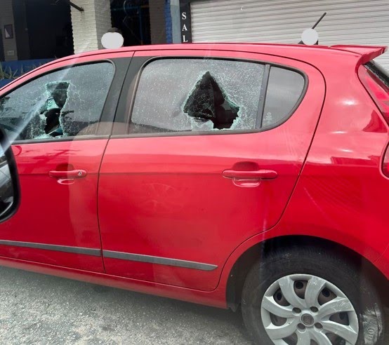 Mulher flagra traição, quebra carro e gera tumulto em Ponta Negra.