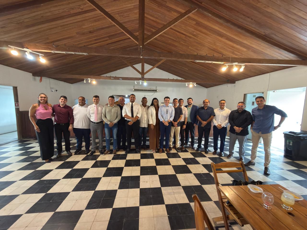 Presidente da Câmara de Parnamirim, Dr. César Maia, reúne vereadores em ato de união no Dia do Vereador
