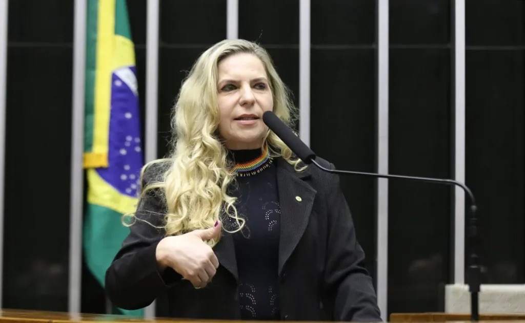 Deputada Luizianne Lins denuncia sequestro por forças armadas