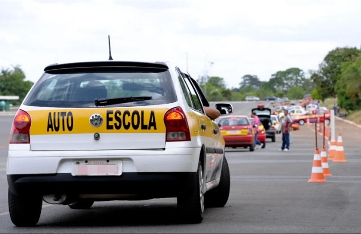 Contran aprova fim das aulas obrigatórias em autoescolas