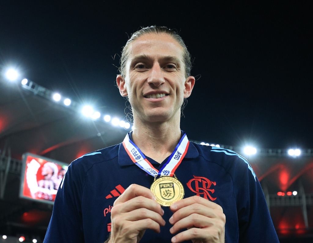 Filipe Luís renova com o Flamengo até 2027