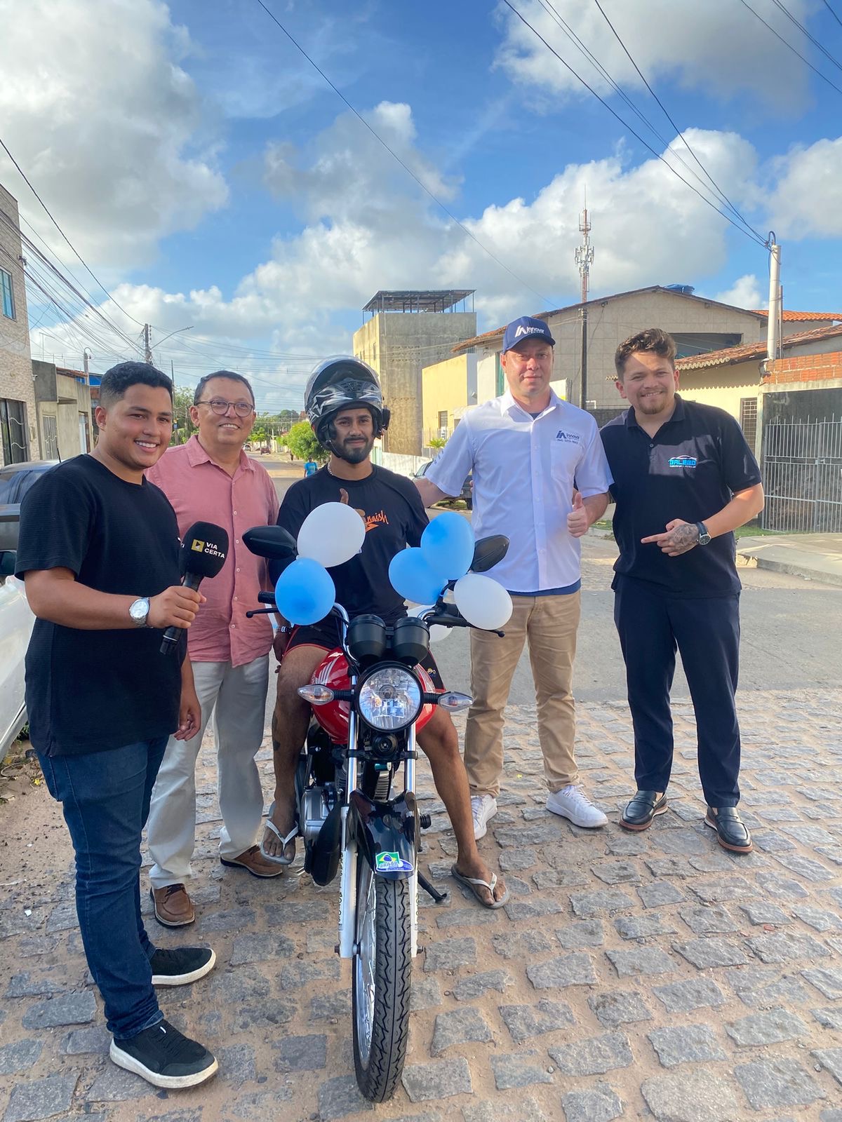 Innova Rastreamento e parceiros doam moto a morador do Planalto após incêndio