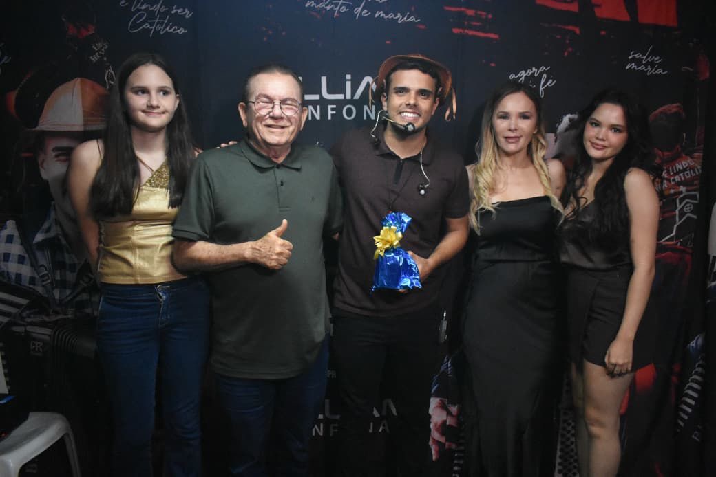 Show católico de William Sanfona atrai grande público em noite de Festa do Padroeiro São Gonçalo