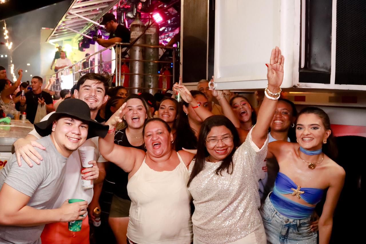 Prévia carnavalesca de Parnamirim reúne 60 mil pessoas em Pirangi