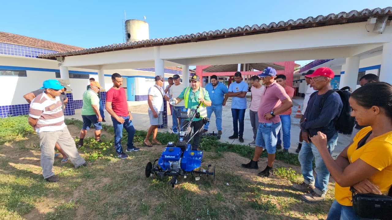 Prefeitura de São Gonçalo promove treinamento para uso de mini trator na zona rural