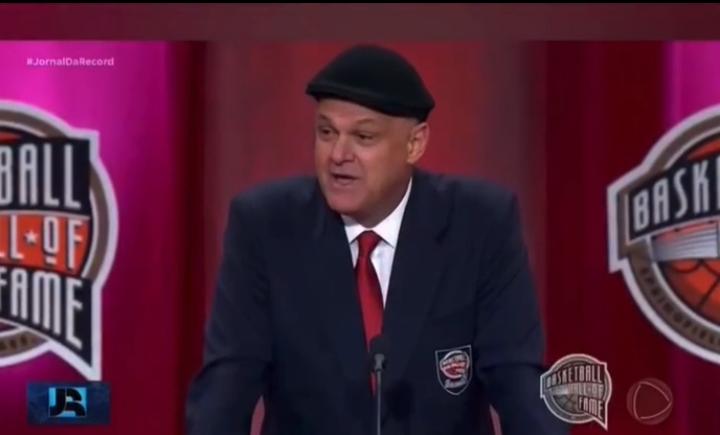 edição do jornal da record presta tributo a oscar schmidt