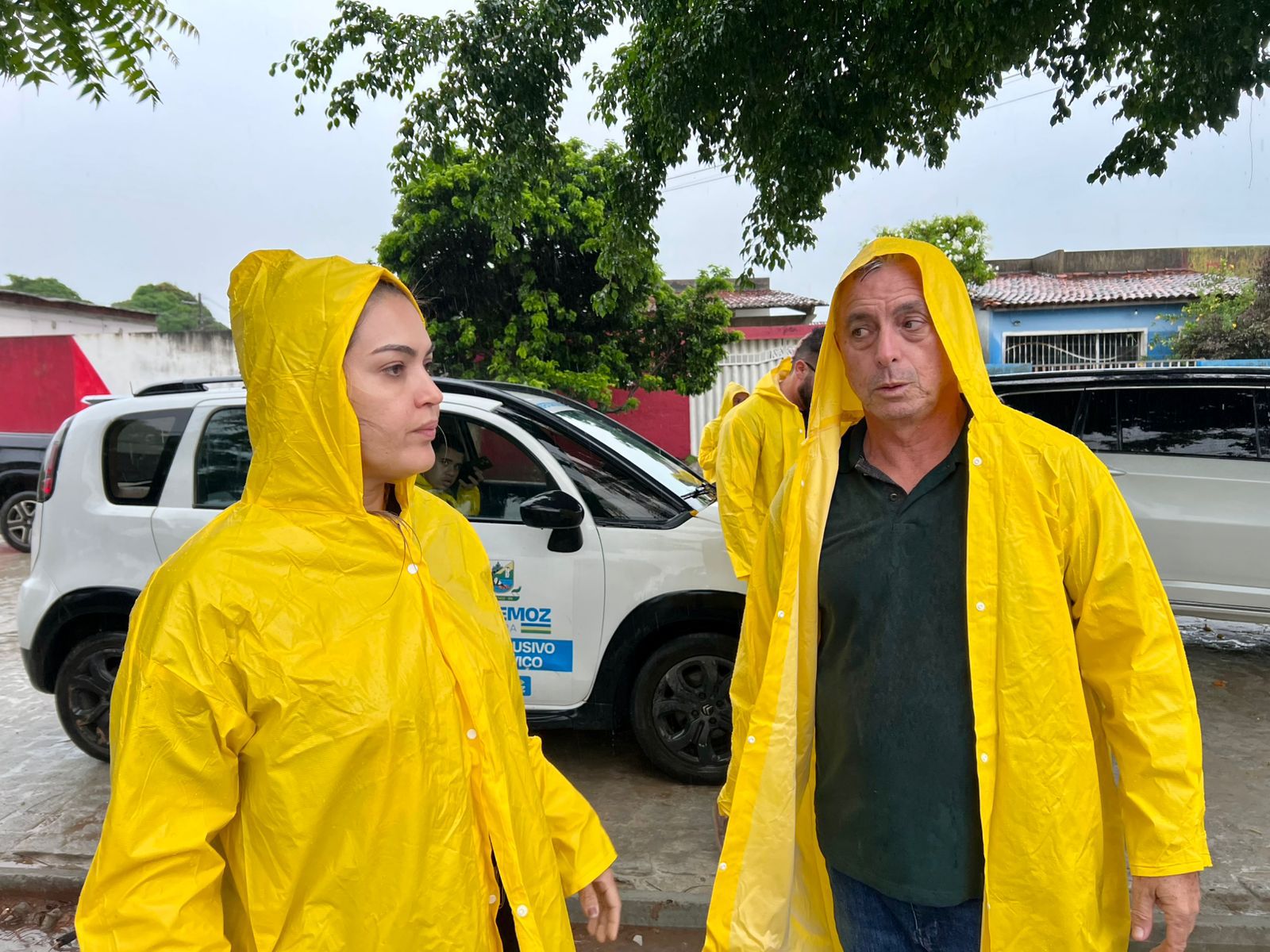 Prefeita Jussara Sales acompanha nas ruas as ações da Prefeitura de Extremoz durante fortes chuvas