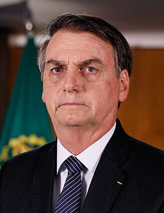 Bolsonaro é internado em Brasília