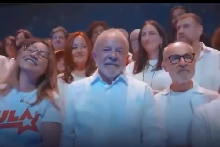 Janja compartilha vídeo com artistas cantando jingle do PT