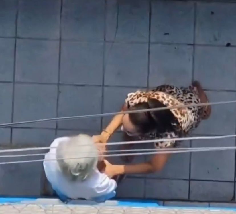 Neta segura avó de 96 anos para que homem roube botijão de gás da idosa