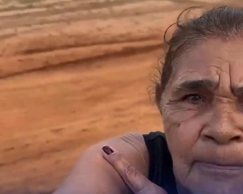 Senhora se revolta com rapazes fazendo barulho e dando grau em João Câmara/RN