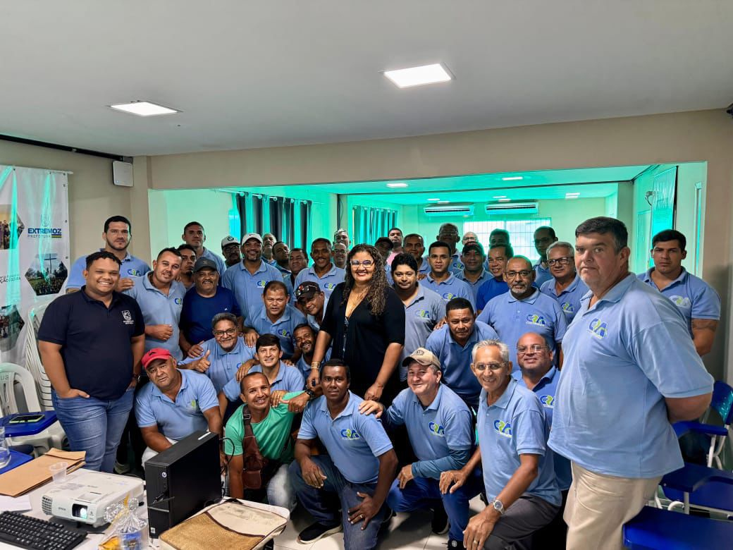 Extremoz fortalece transporte escolar com equipe capacitada, novos ônibus e atendimento humanizado aos alunos