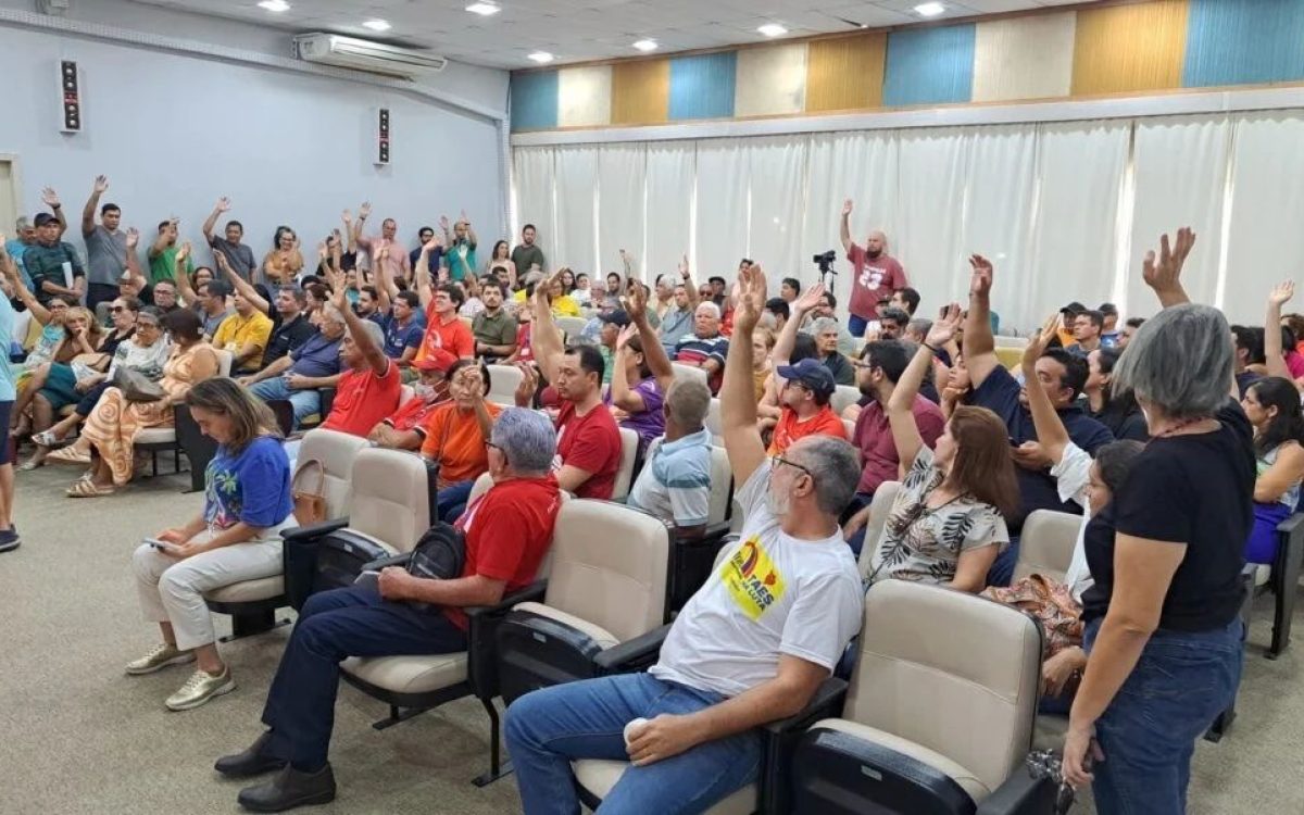 Técnicos-administrativos da UFRN aprovam greve a partir de segunda-feira (23)