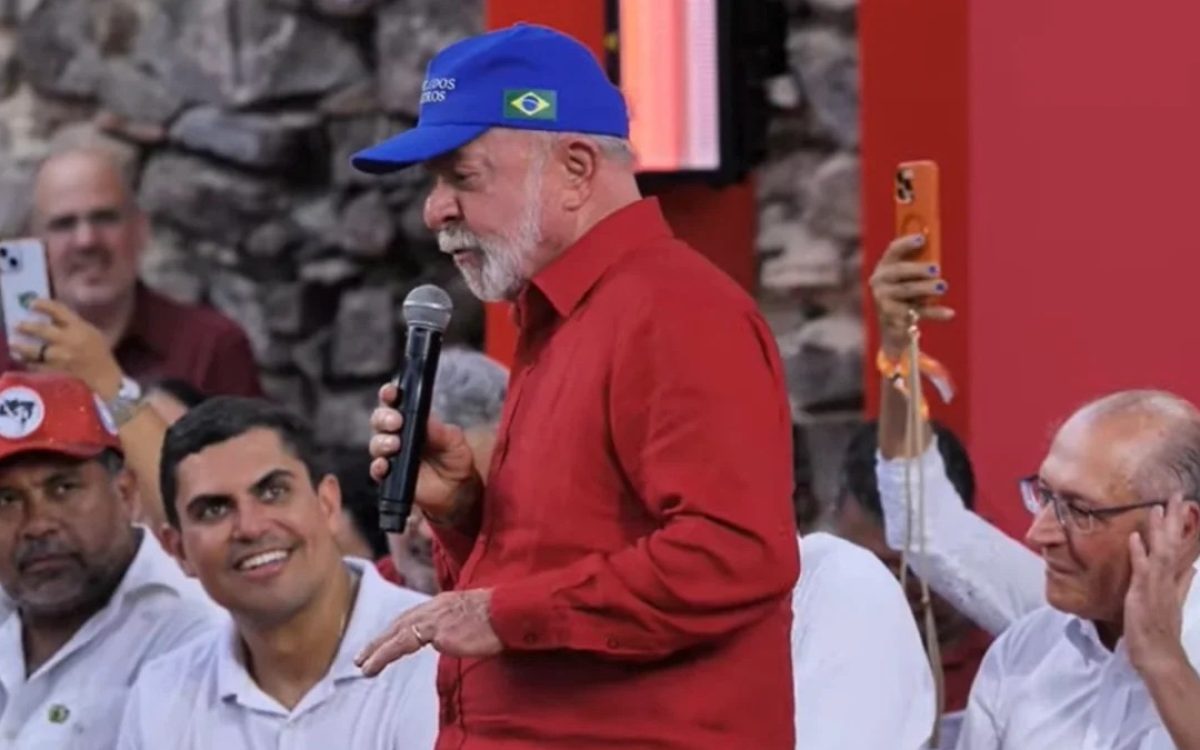 Lula diz que eleição será “guerra” e afirma que acabou o “Lulinha paz e amor”