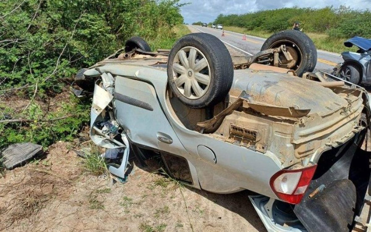 Pai, mãe e filha morrem após colisão frontal entre veículos no agreste do RN