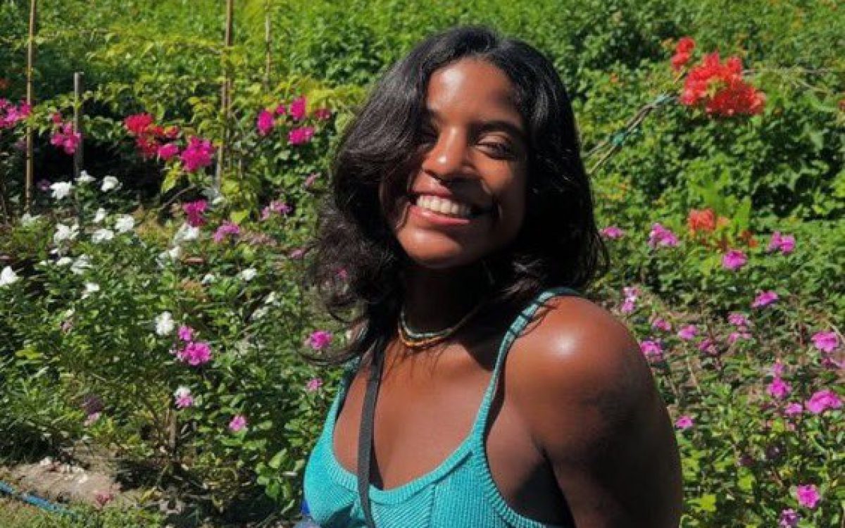 Brasileira que escorregou durante uma trilha, fica presa nas proximidades de um vulcão na Indonésia