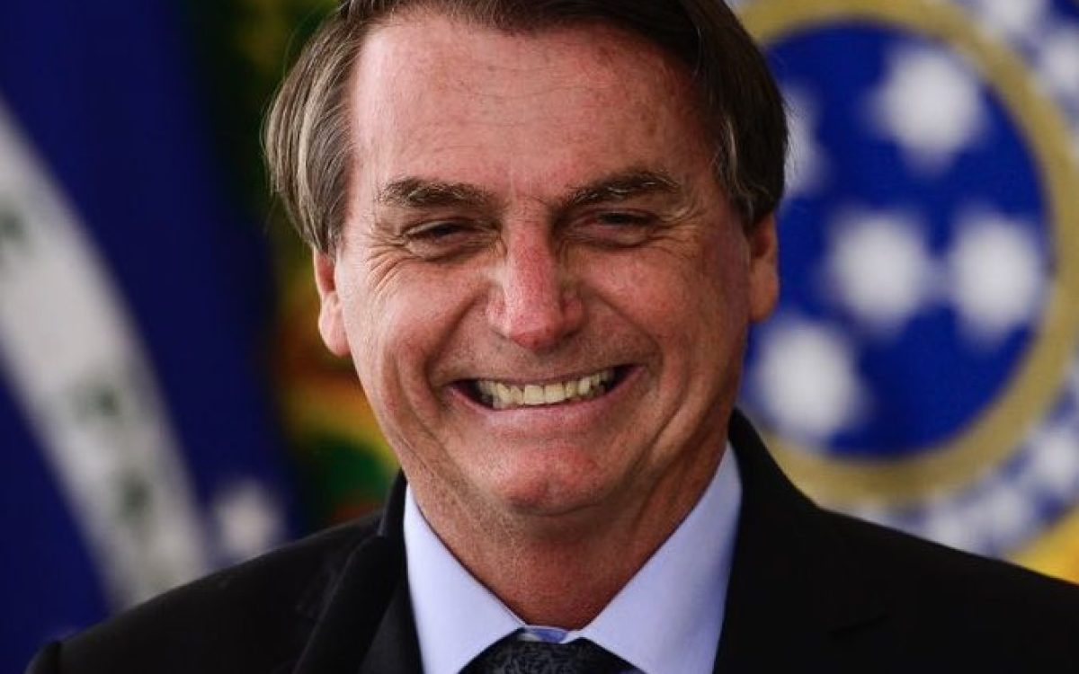 Bolsonaro afirma ser apaixonado por Trump e pelos EUA