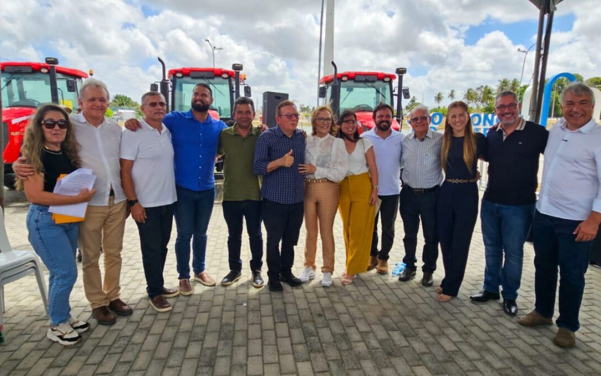 Zenaide Maia impulsiona agricultura no RN com entrega de máquinas agrícolas a 18 municípios