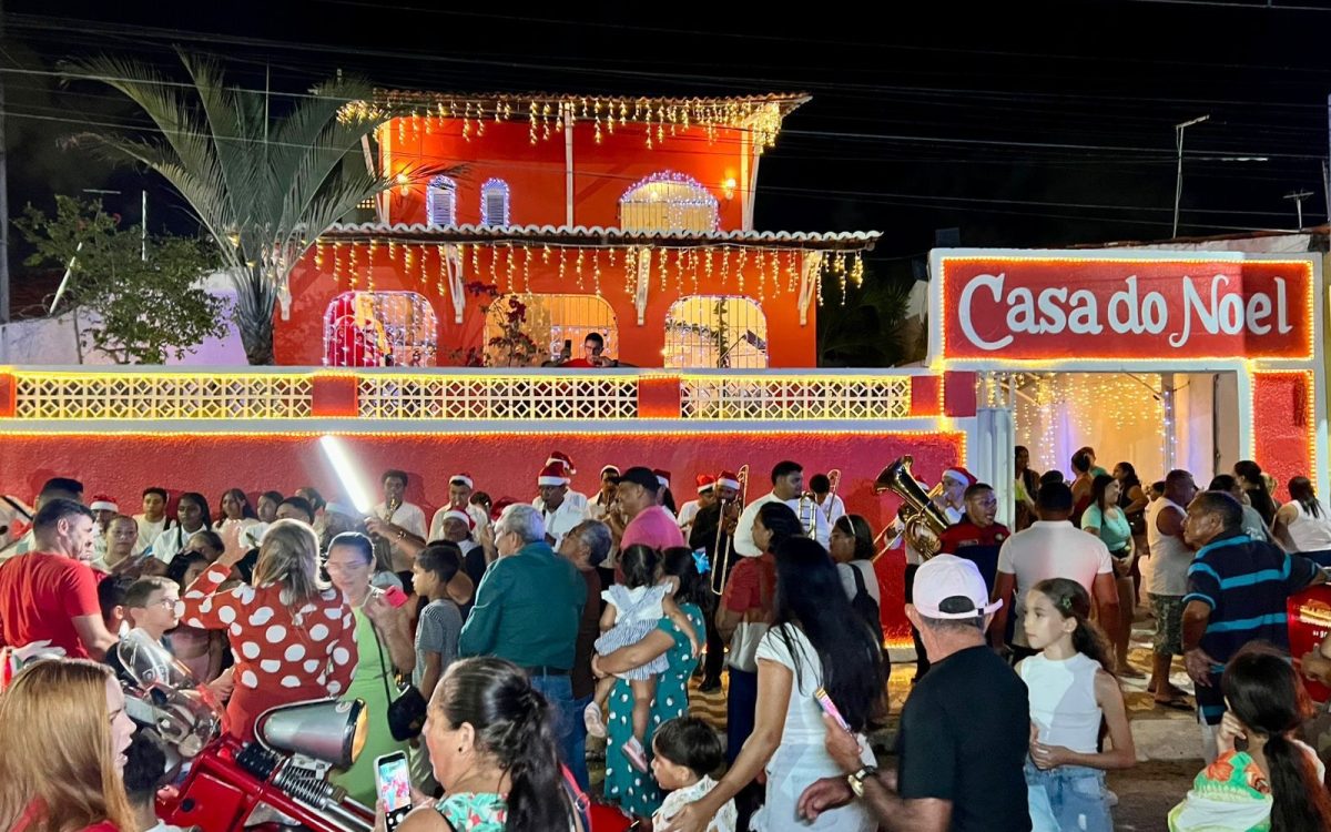 Extremoz entra no clima do Natal com Casa do Papai Noel e iluminação especial em toda a cidade