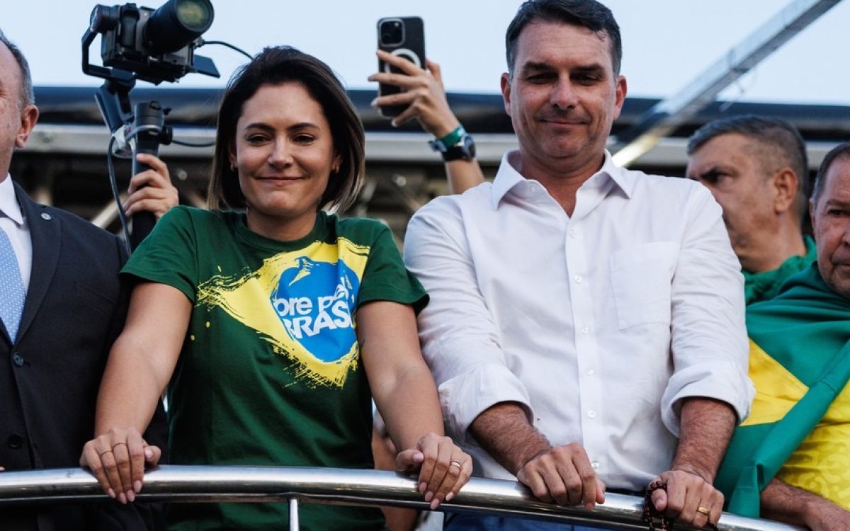 Michelle não fará campanha para Flávio Bolsonaro