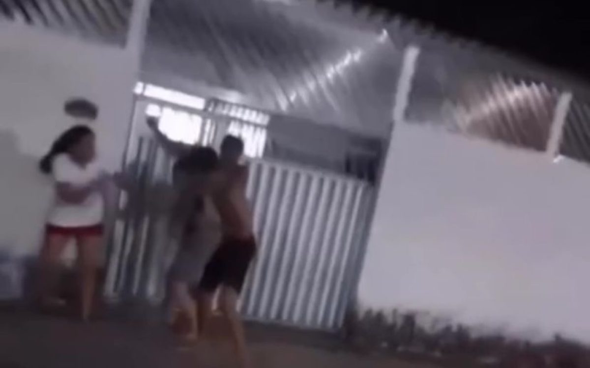 Jovem agride a própria mãe