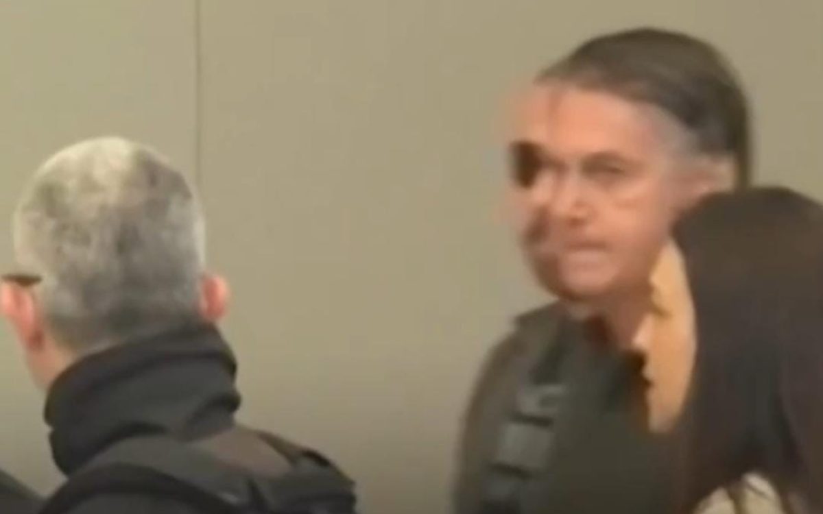 Bolsonaro deixa hospital