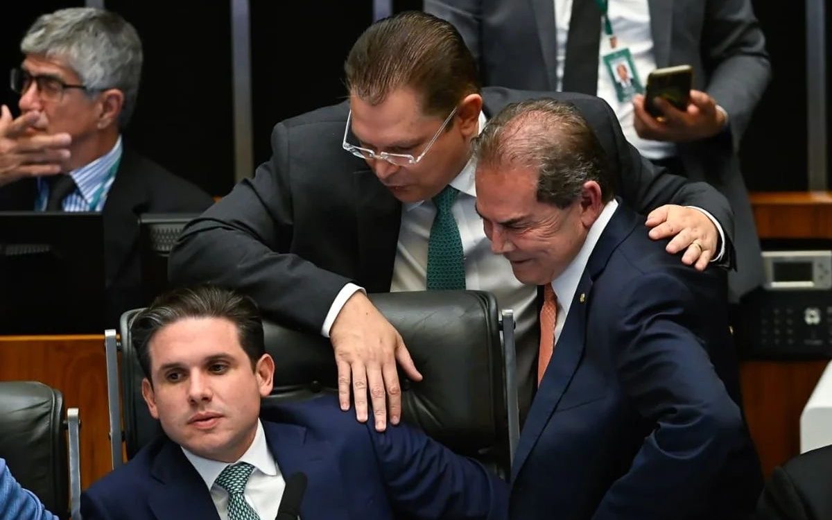 Câmara aprova PL que reduz pena de Bolsonaro