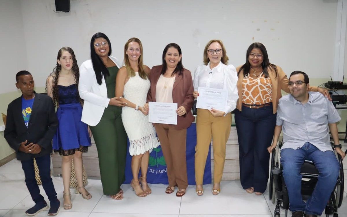 Senadora Zenaide Maia participa da posse da nova diretoria e dos autodefensores da APAE de Parnamirim