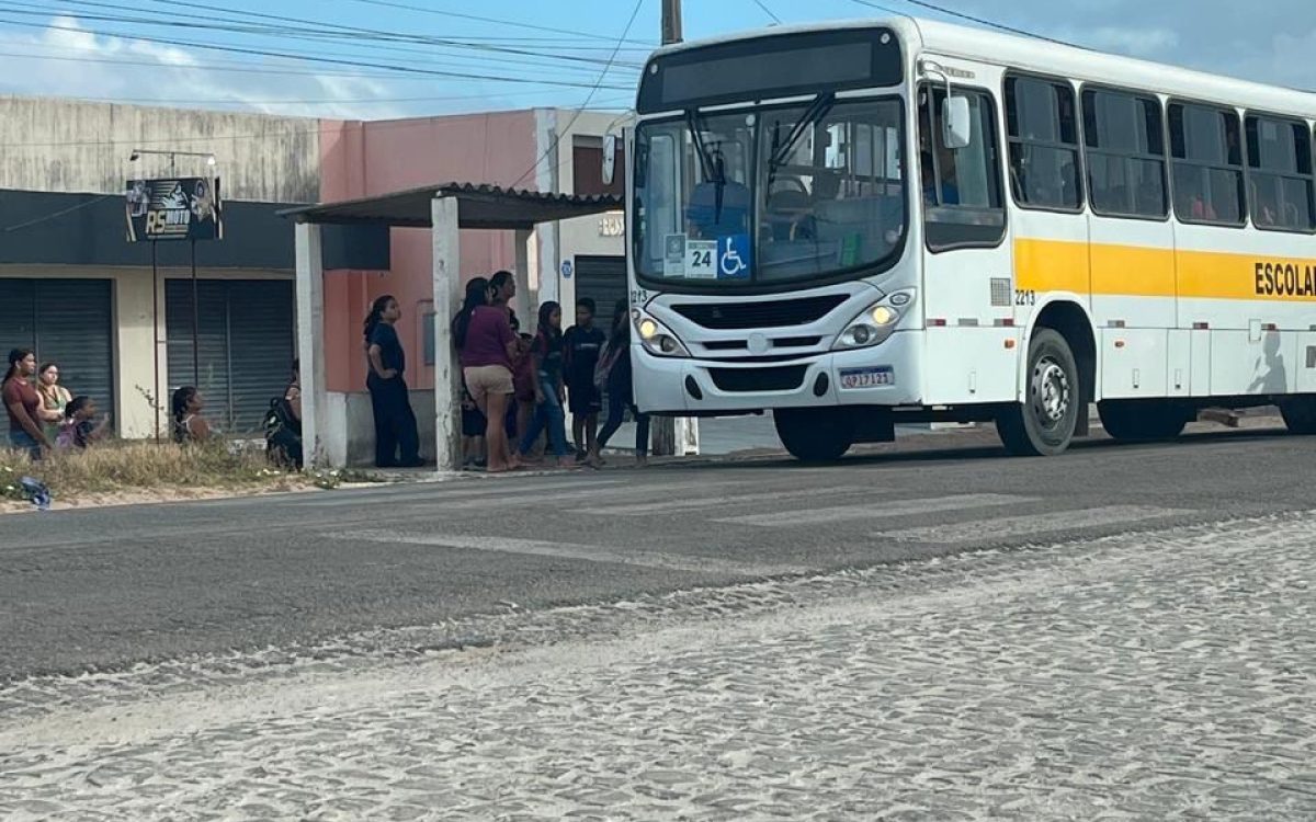 Prefeitura de Extremoz descumpre decisão judicial e mantém transporte escolar em operação