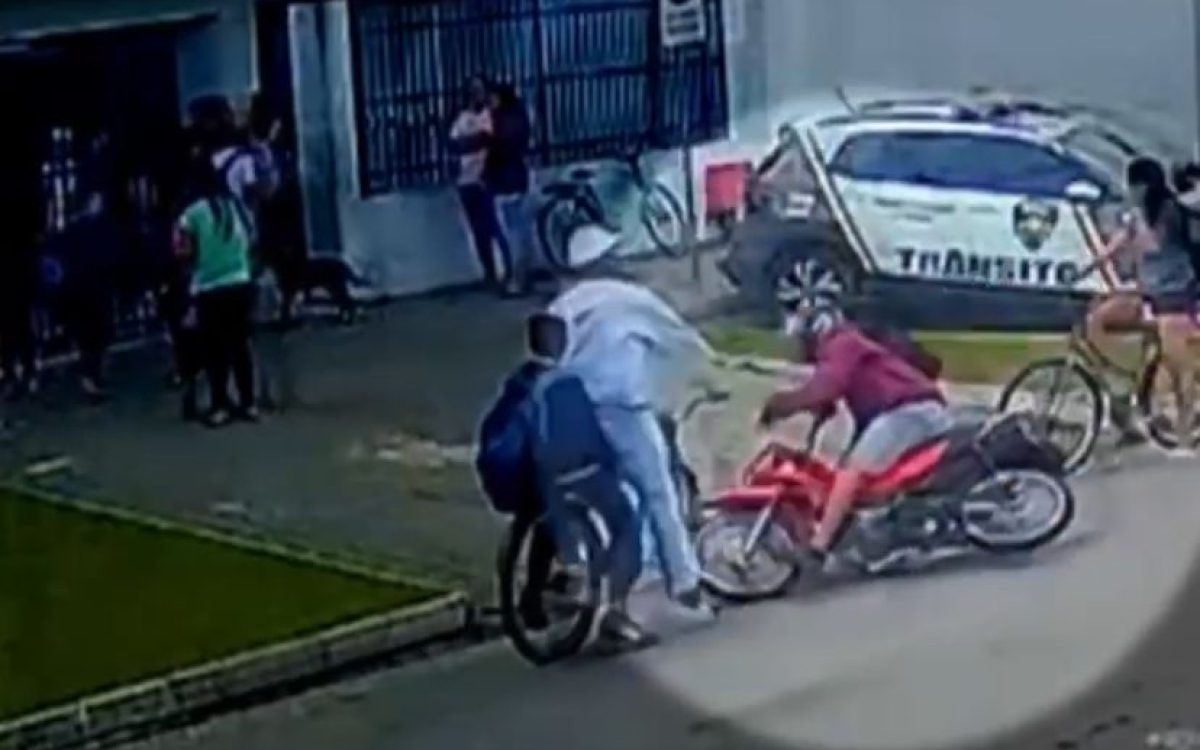 Motociclista atropela pai e filho ao fugir de blitz