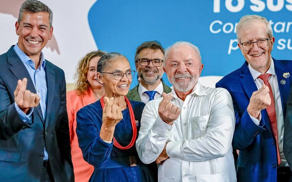 Marina Silva tem mal-estar durante abertura da COP15 e é socorrida