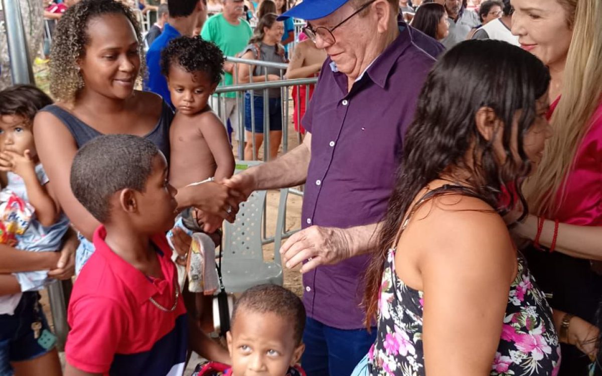 Gestão Jaime Calado mantém tradição e entrega peixe à população