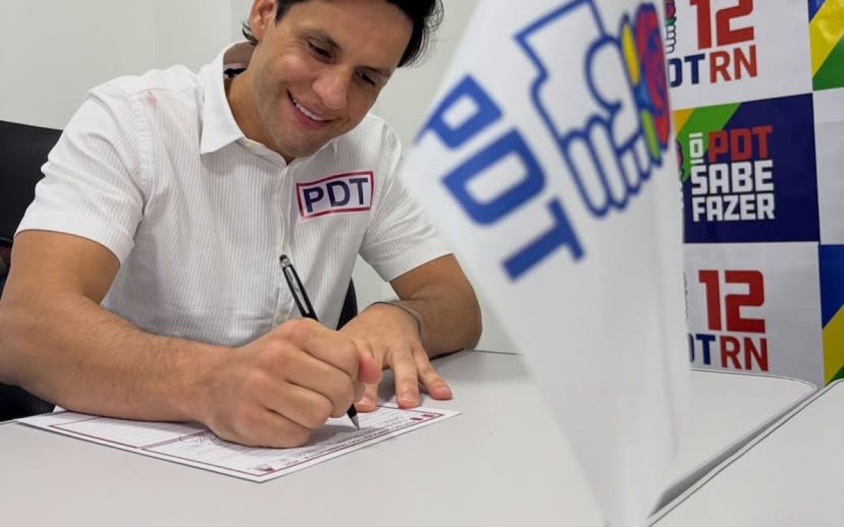 Rafael Motta oficializa filiação ao PDT