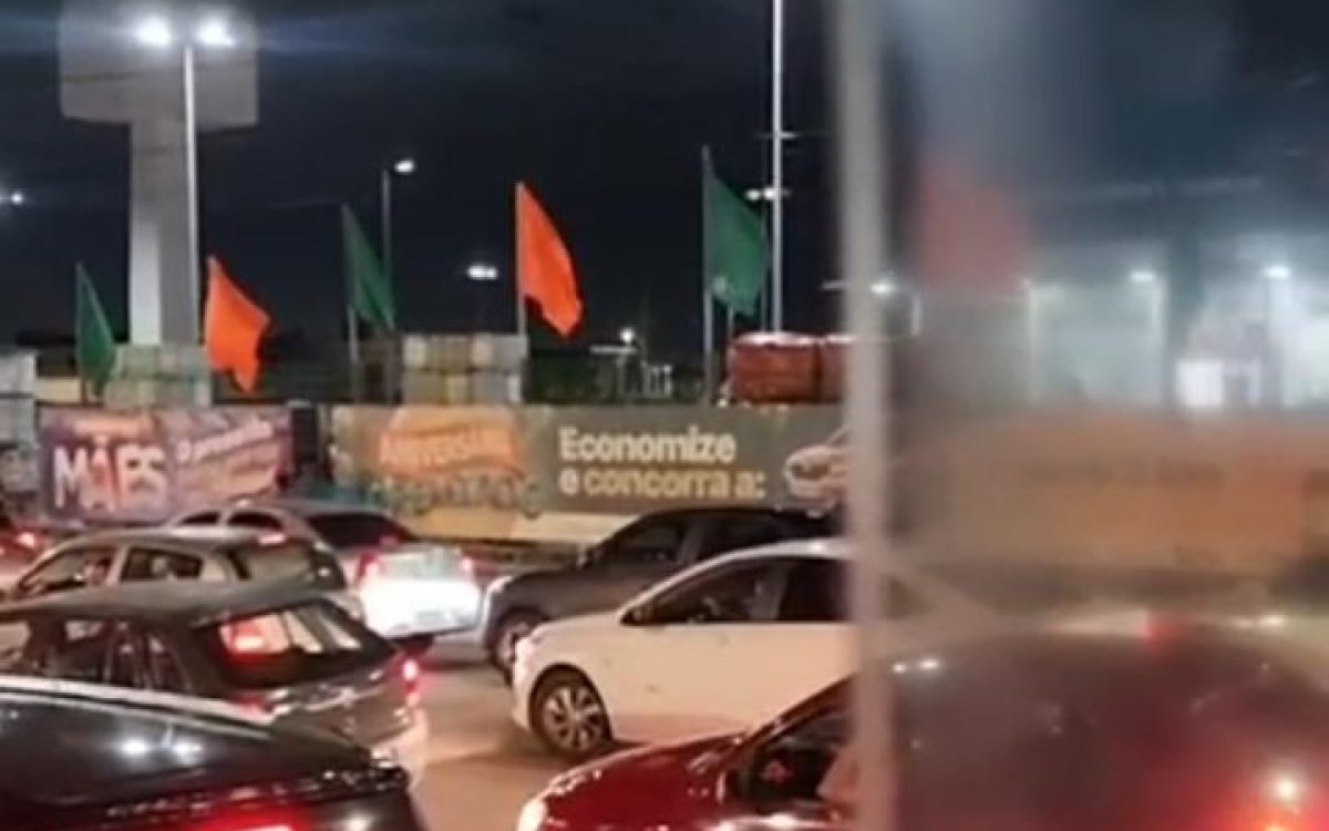 Engarrafamento na Tomaz landim após obra da Caern