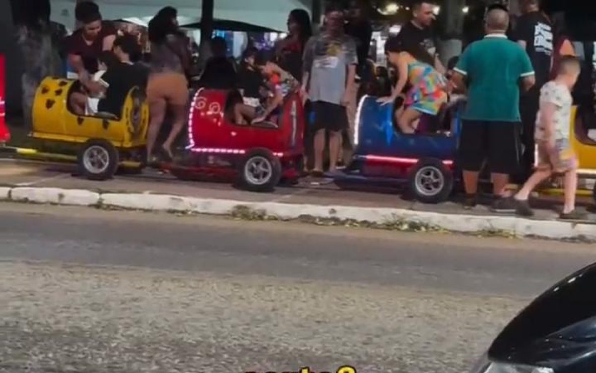 Senhor monta trenzinho artesanal e faz sucesso com crianças em Extremoz