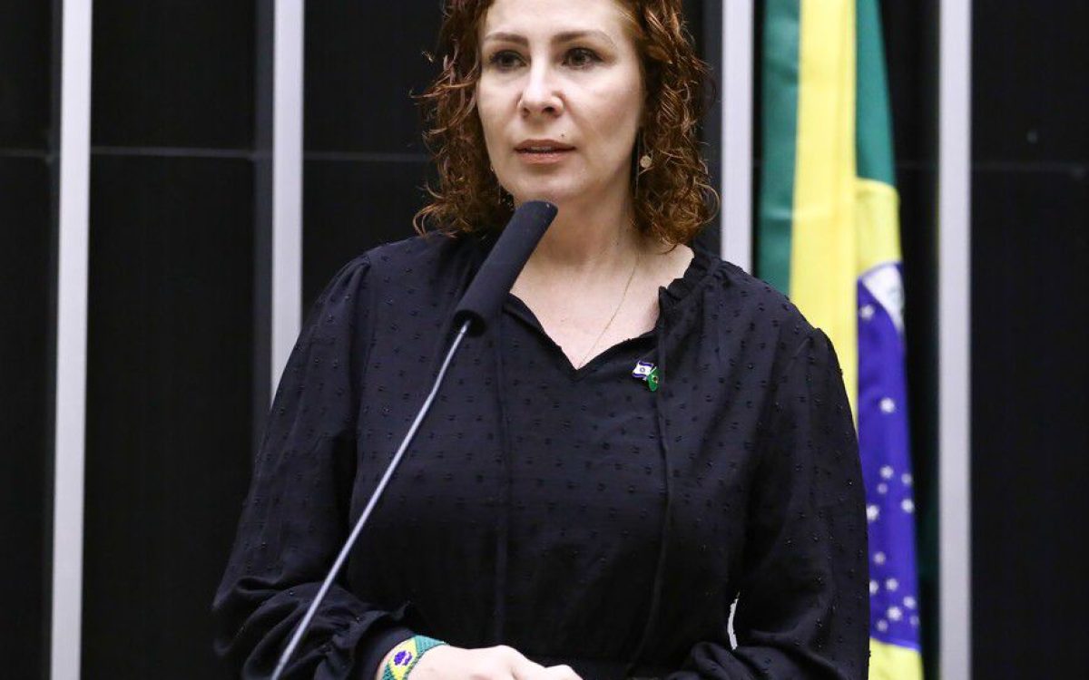 Justiça italiana nega extradição de Carla Zambelli e ex-deputada é solta