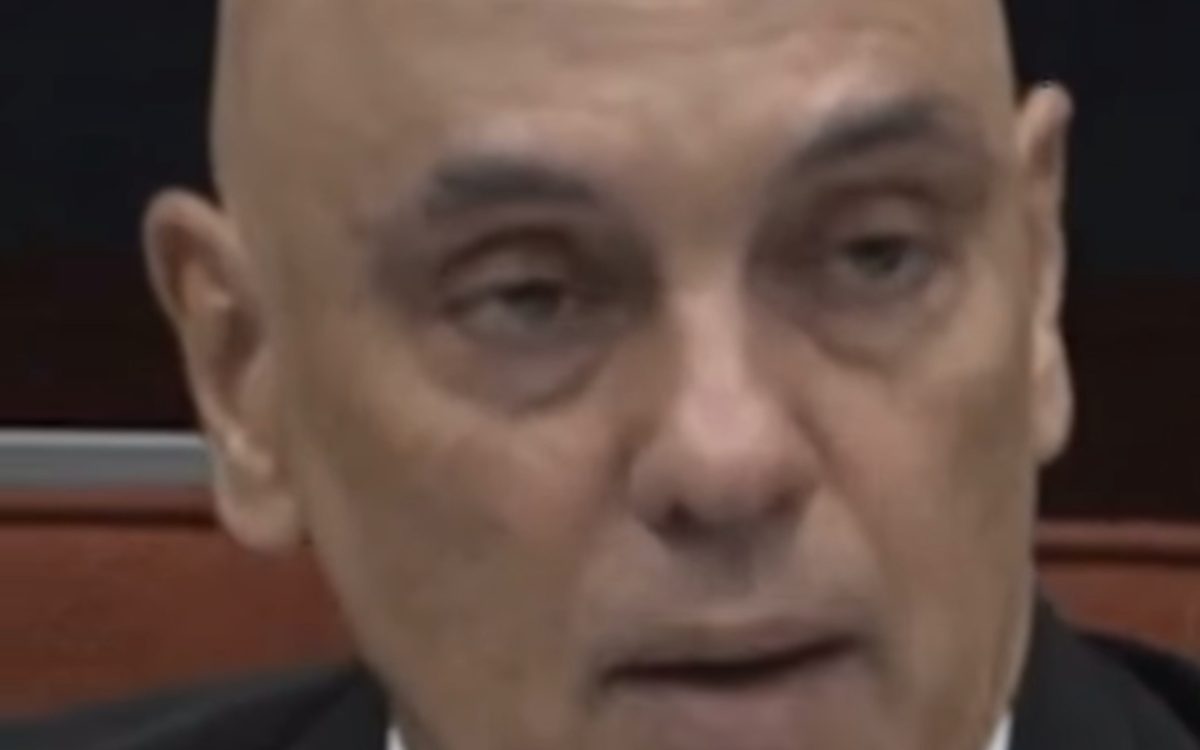 Moraes condena Bolsonaro há 27 anos