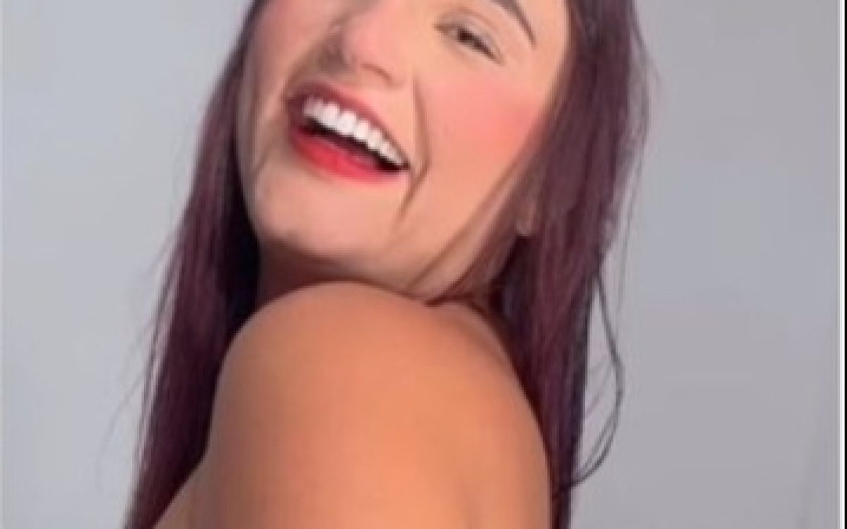 Influenciadora digital é morta enforcada com cinto de segurança pelo ex-namorado