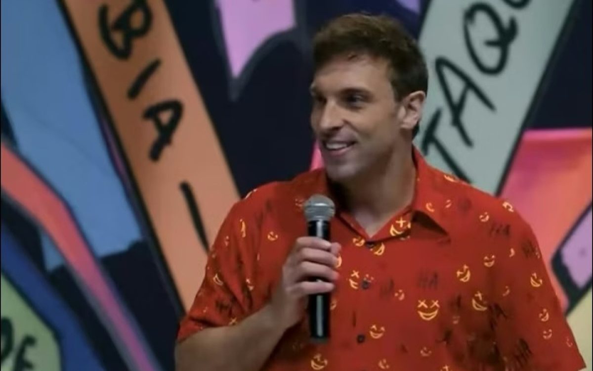 Humorista Léo Lins foi condenado a oito anos de prisão por falas polêmicas em show