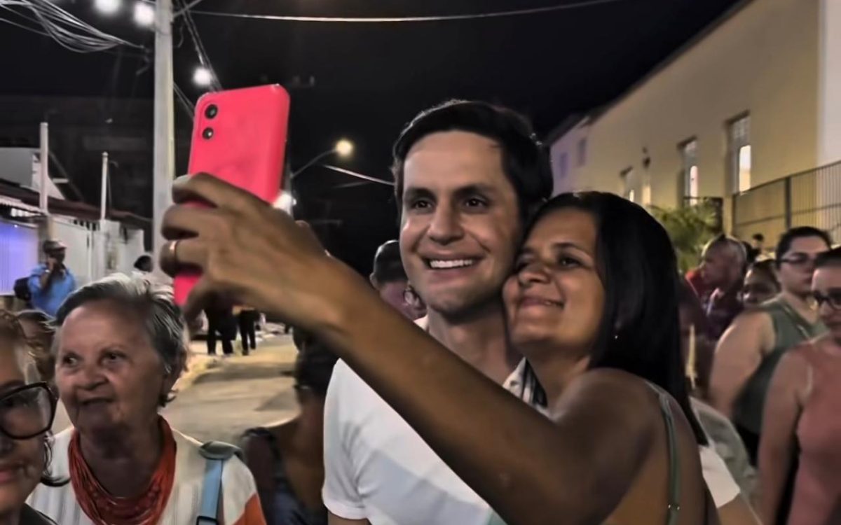 Rafael Motta participa na procissão de Reis